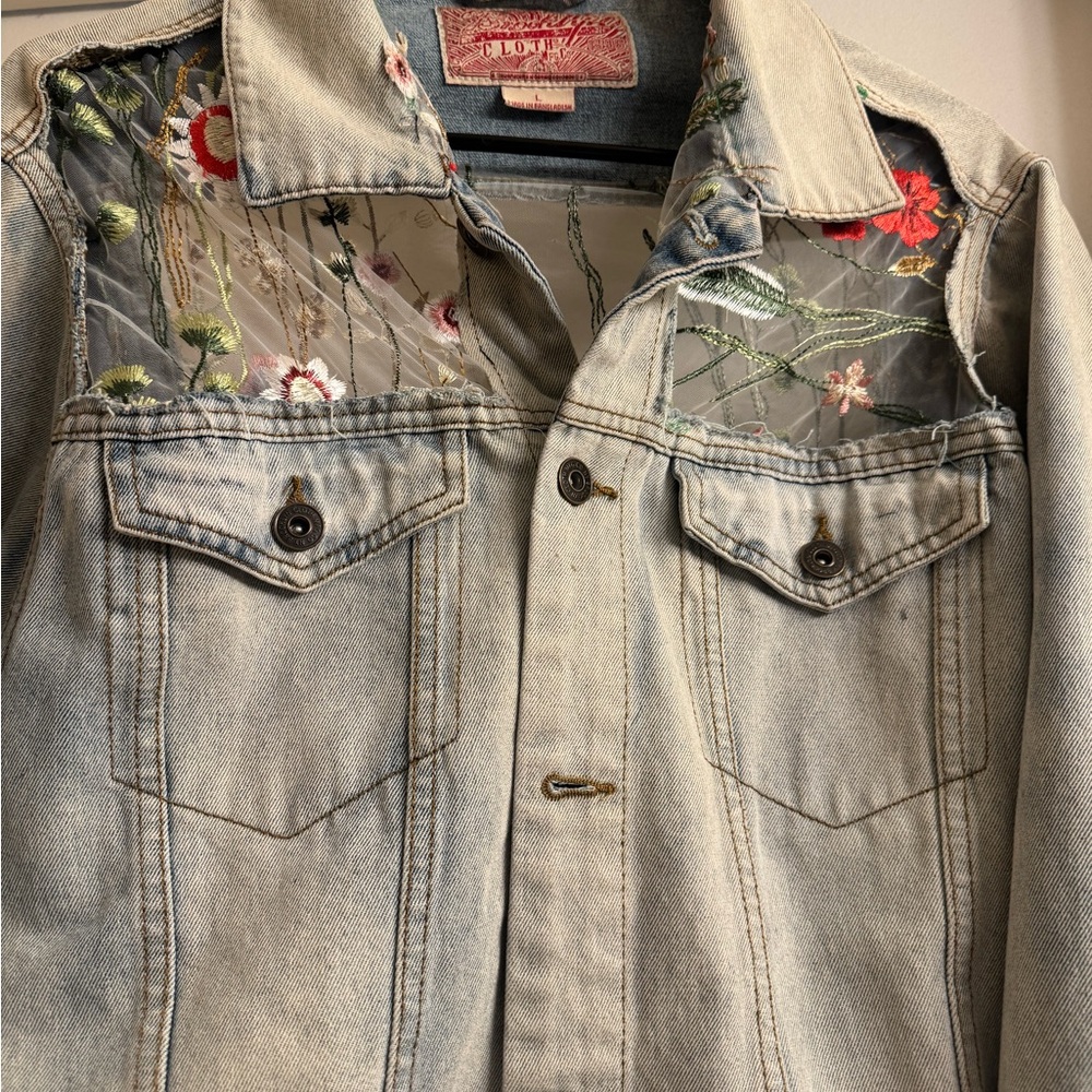 Floral lace Upcycled One of a Kind Denim Jacket size large - Picture 6 of 6